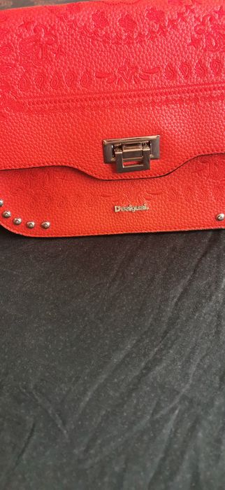 Desigual Чанта с презрамки  в Червено