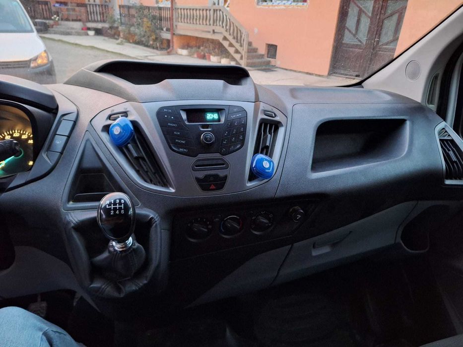 Autoutilitara Ford Custom