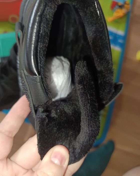 Продам ботинки на мальчика 36-37