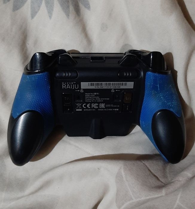 Vând manetă profesional Razer Raiju PS4/PC în stare bună estetică