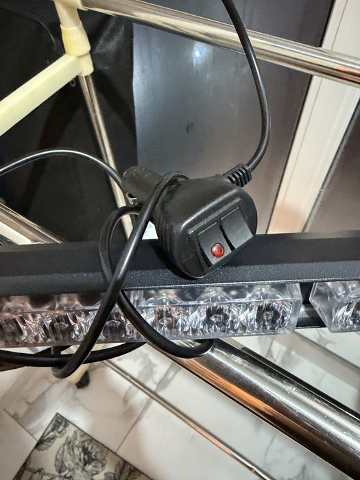 Стробы, на весь лобовой.