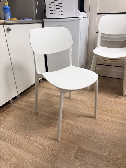 стульчик пластиковый