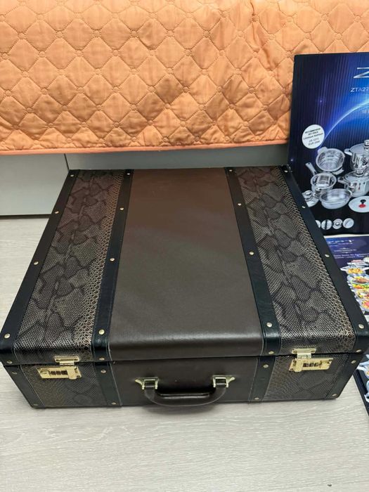 Професионален комплект съдове ZPT International 16 части в куфар.