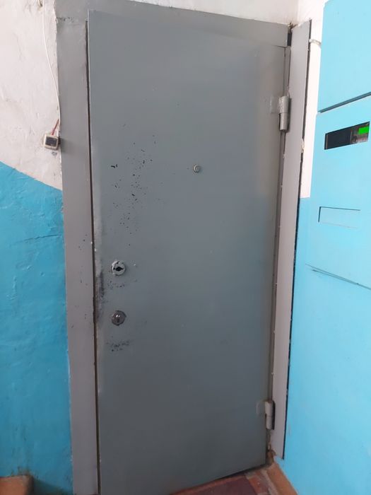 Продам входную дверь