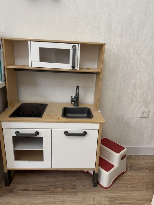 Продам детский кухонный  гарнитур