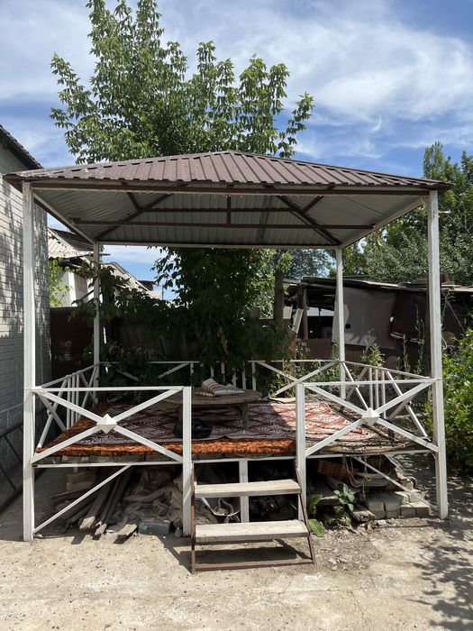 Тапчан с крышей