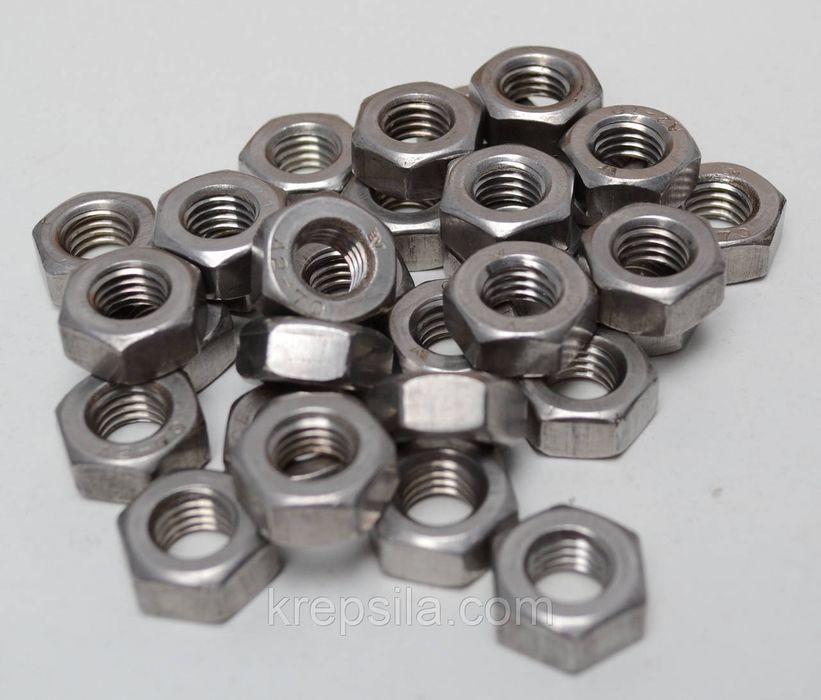 Болты гайки шайбы шпильки в ассортименте