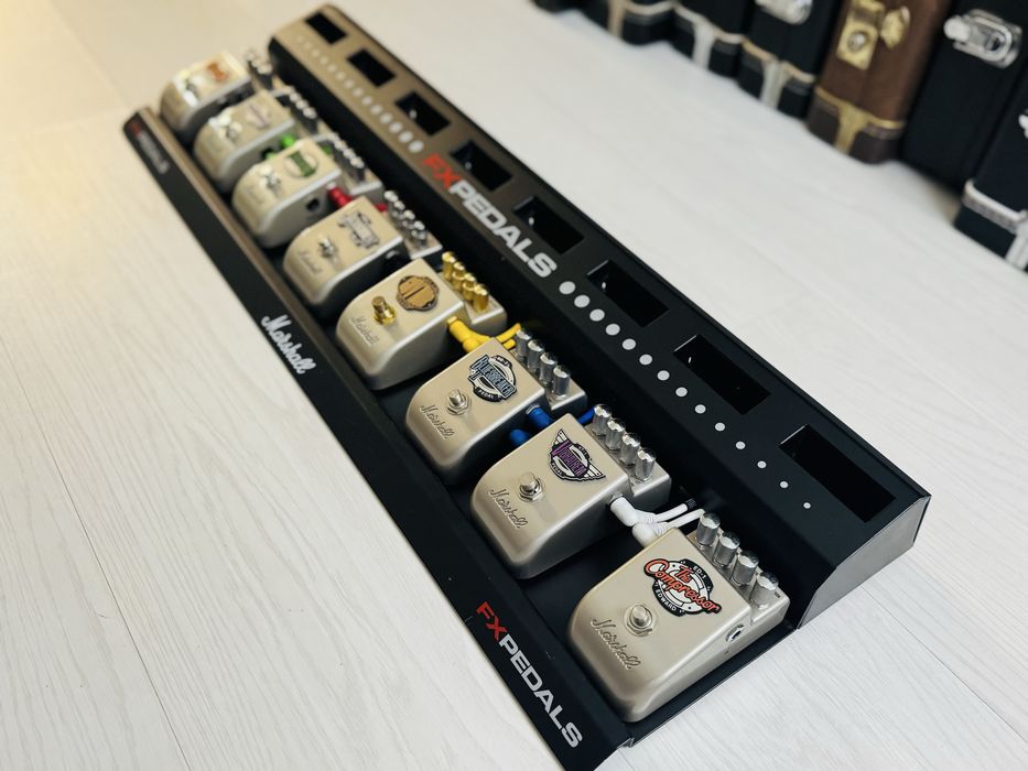 КОЛЕКЦИОНЕРСКА! Педалера с ефекти за китара Marshall PB-8!