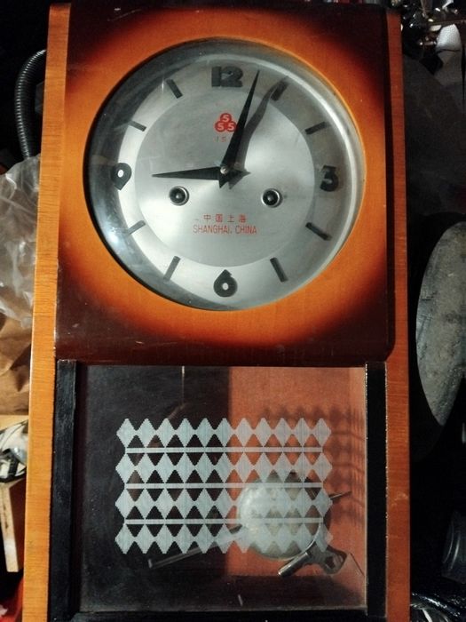 Ceas vechi cu pendul pentru colectionari