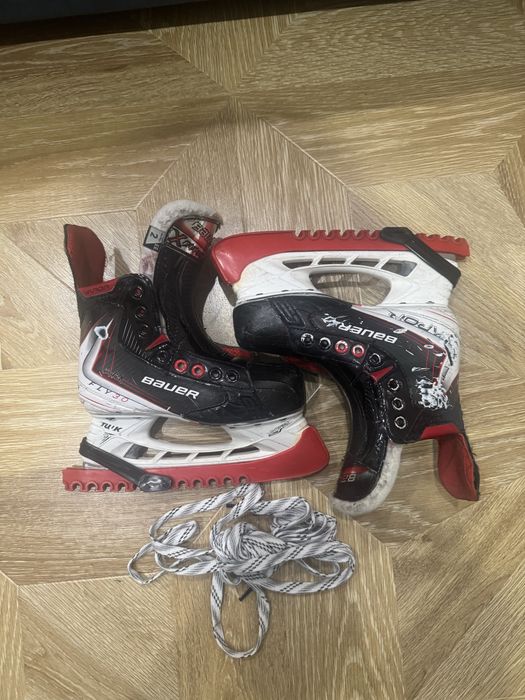 Bauer Vapor FLY30 — хоккейные коньки, размер 2