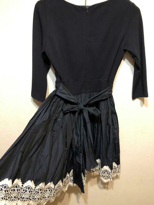 Продам  почти нов. Платья