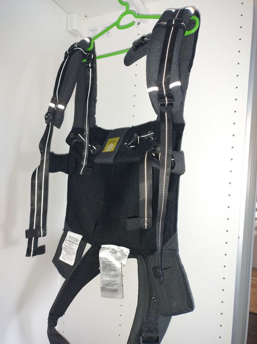 Раница за бебеносене с много сериозна подкрепа на кръста.