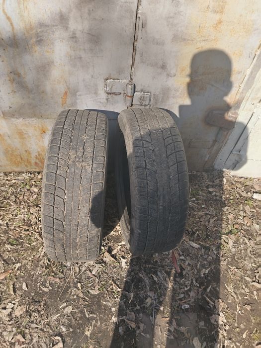 Продам две шины б/у в хорошем состоянии