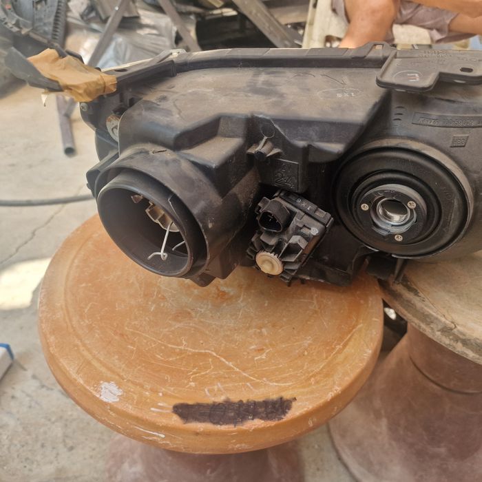 Suzuki Grand Vitara ляв фар