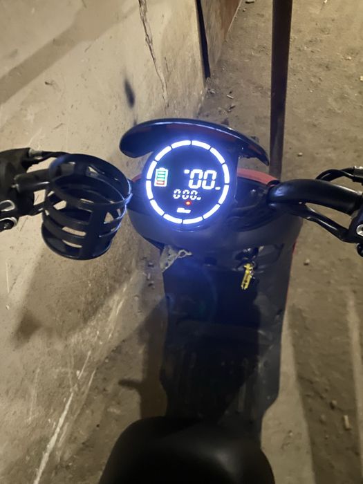 красный электро мопед