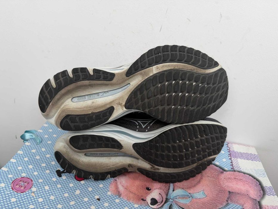 Mizuno Wave Rider 27''оригинални маратонки 38 номер