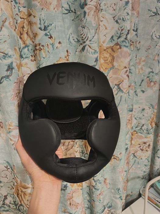 Продам отличный боксёрский шлем Venum