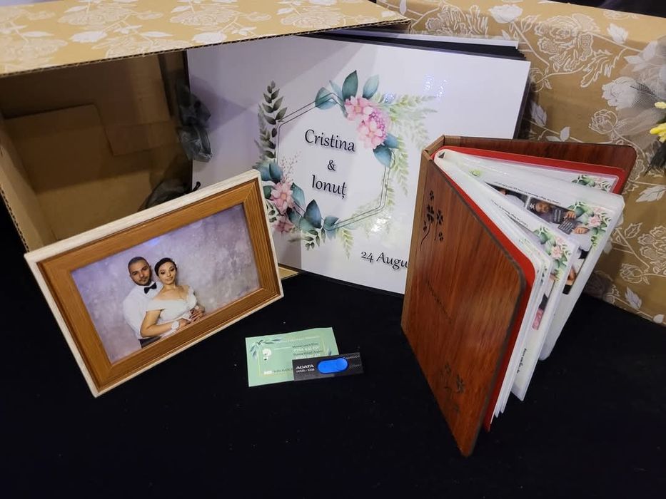 Cabina foto / Porumbei albi