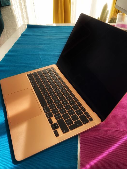 MacBook Air M1 8 GB