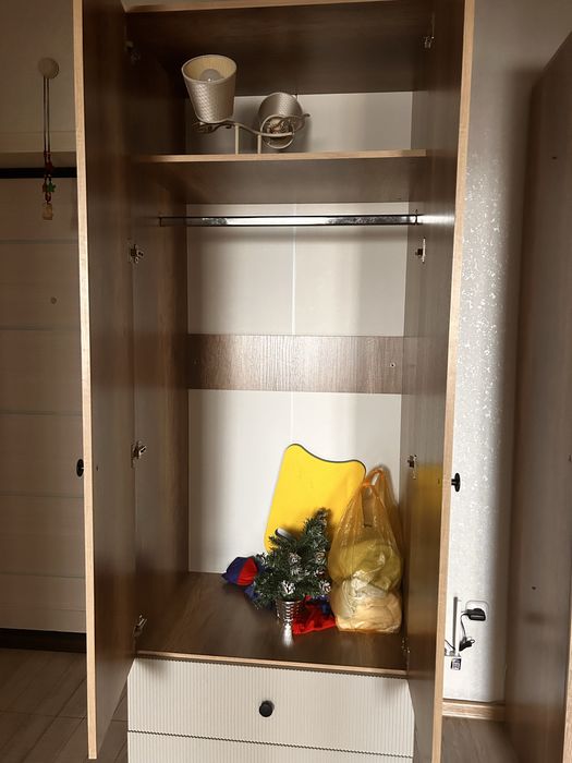 Продам шкаф с ящиками район плазы
