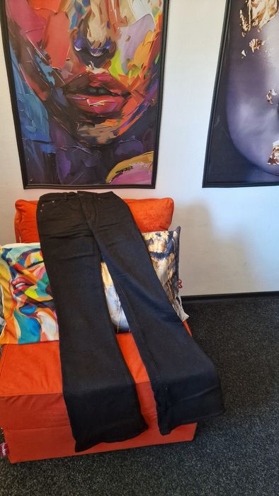 Jeansi evazati, Pull&bear