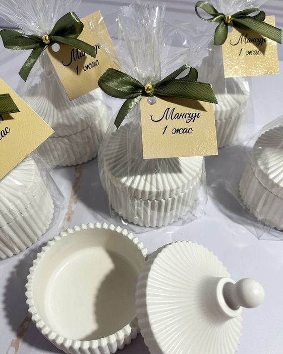 Шкатулки, той табақтар, Бонбоньерки