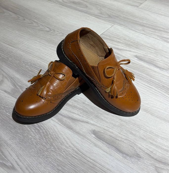 Классические детские туфли с бахромой