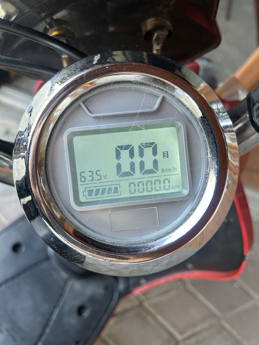 vand RDB E-Klass Scuter Electric – Autonomie Bună, Încărcare la Priză