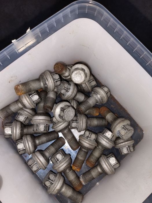 Roti cu cauciucuri Mercedes sprinter