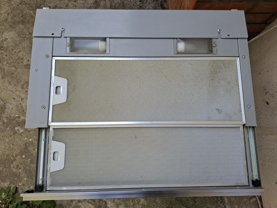 Hota IKEA cu corp de mobilier