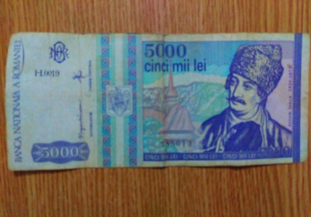 Vand-schimb bancnote vechi si aparat foto cu rolfilm , impecabil