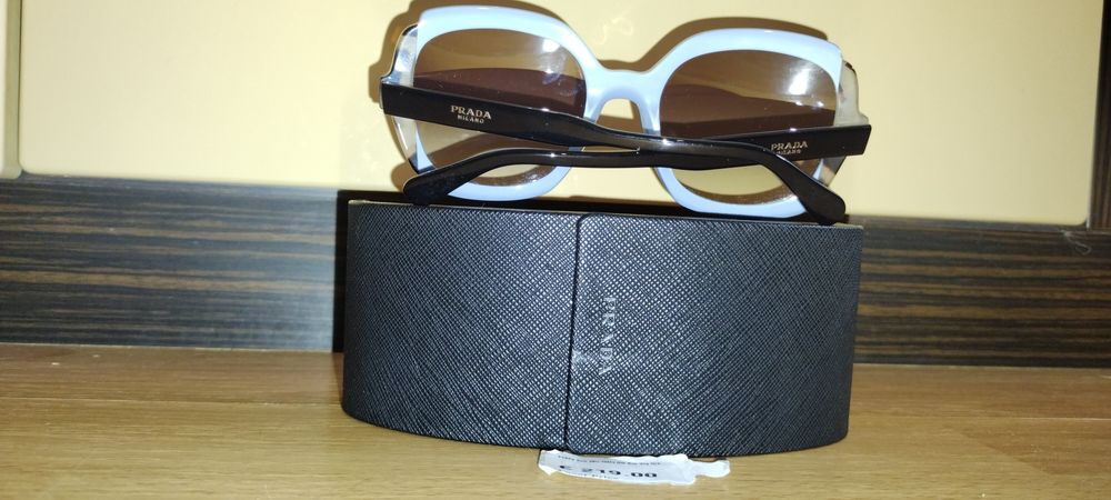 Слънчеви очила Prada от 219 € на 220 лв.