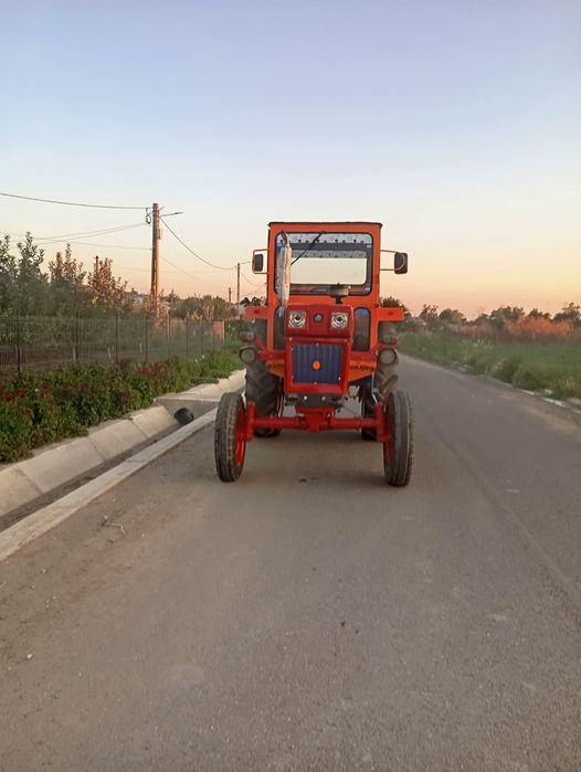 Tractor Universal 650