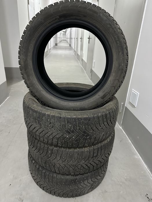 Продам зимние шины 215/55/17