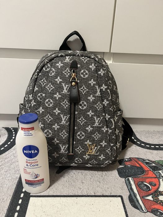 Нова дамска раница