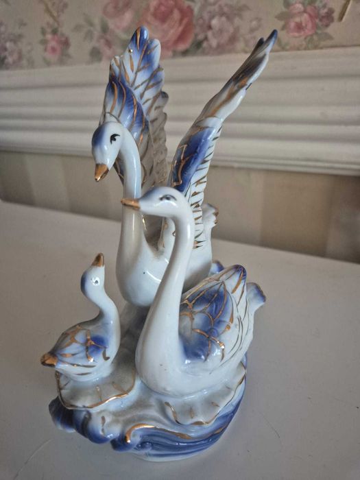 Продам статуэтку лебеди