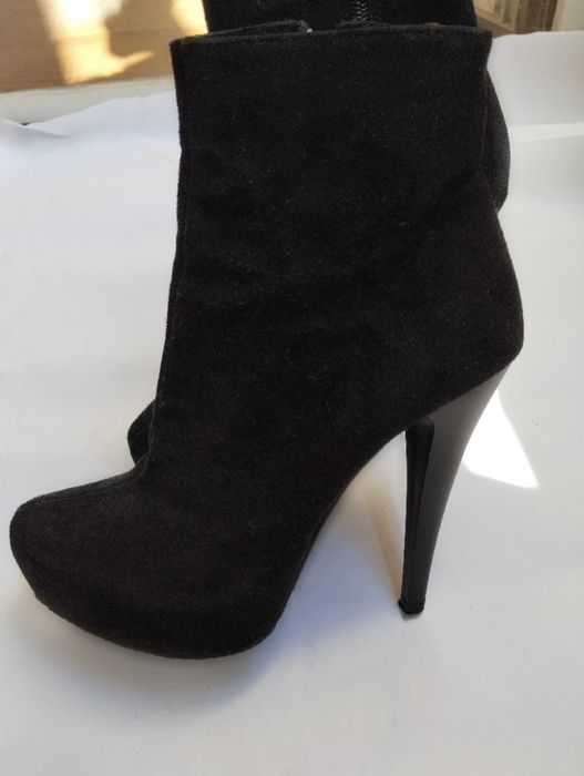 Дамски бутикови боти на ток, с платформa