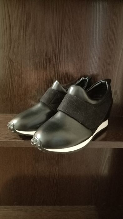 Продам обувь (слипоны)