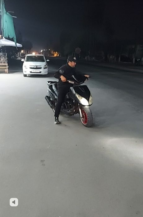 Benzinli skuter sotiladi 150cc