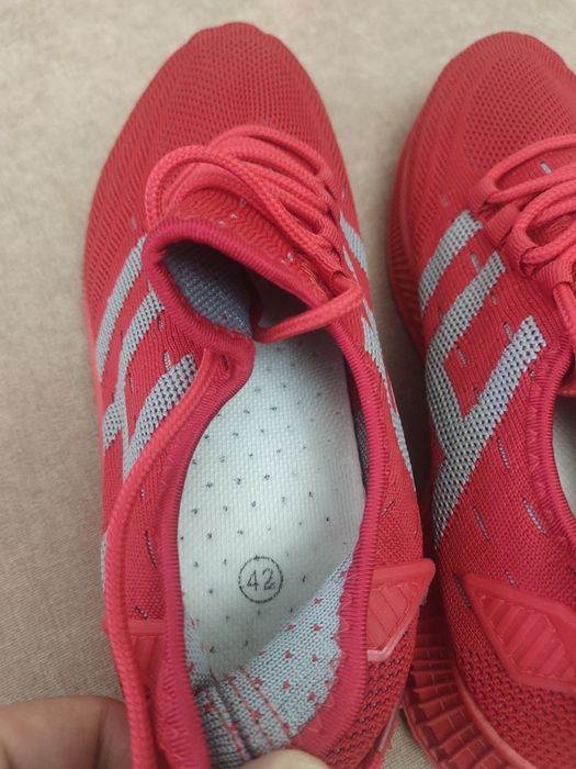 Продам мужские кроссовки