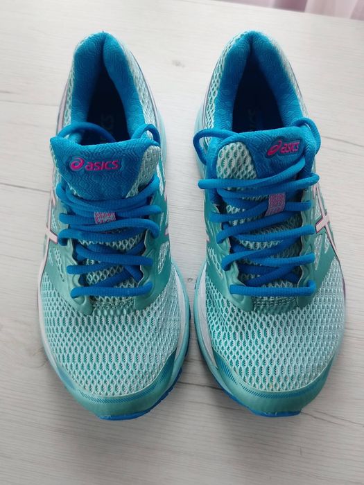 Маратонки  Asics 38 номер