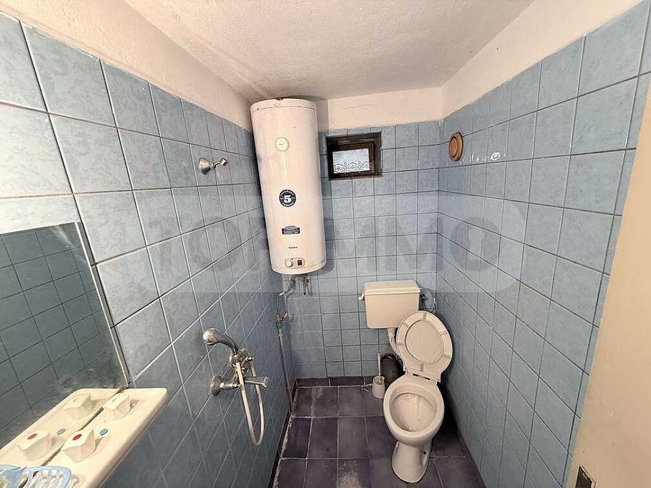 Триетажна вила във вилна зона до Балчик и курорт Албена