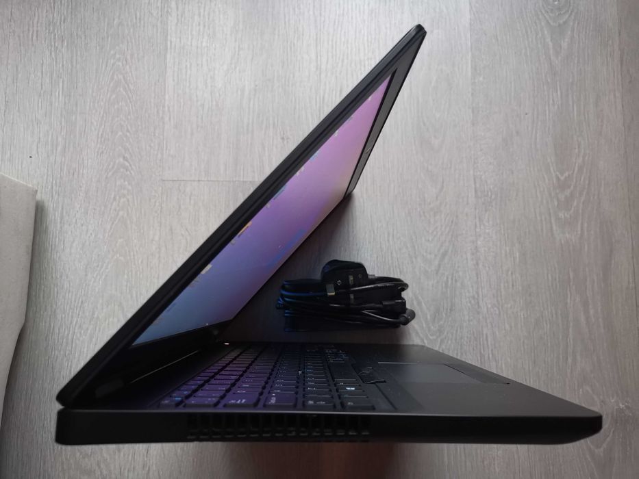 Лаптоп 15.6" Dell Latitude E5570 Core i3 Windows 11 500GB HDD 4GB RAM