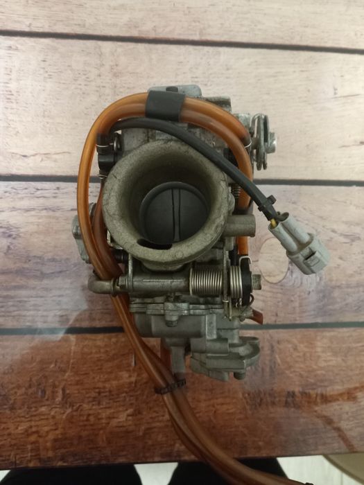 Vând carburator de  ktm 400 4t 2004