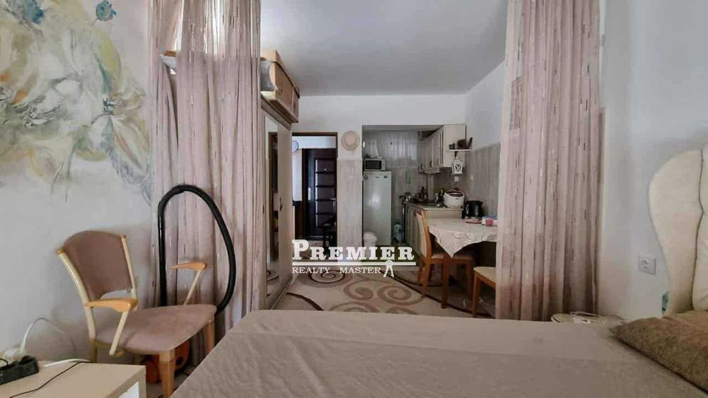 Предлагаме за продажба двустаен апартамент с просторна тераса.