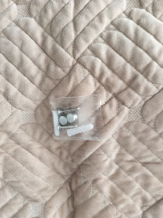 Настенное поворотно е зеркало .