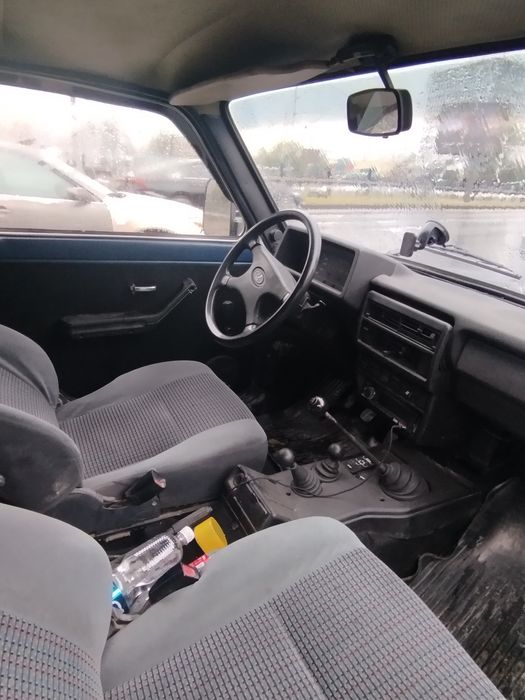 Машина нива 2002 года