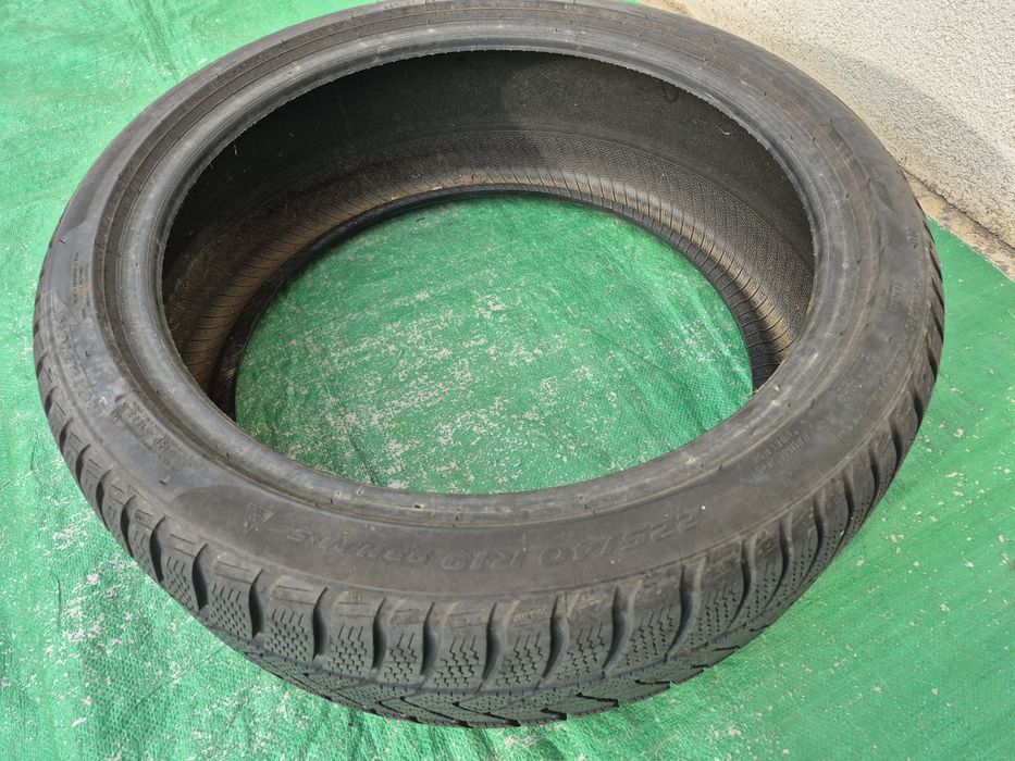 Vând 1 Anvelopa Pirelli IARNĂ DIMENSIUNEA 225/40/R19,94H,m+s,Dot 4818