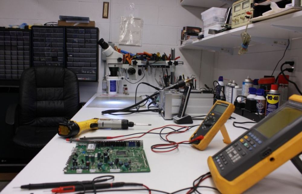 Reparatii televizoare tv Qled,lcd,led,plasma;aparate foto,tv Smart