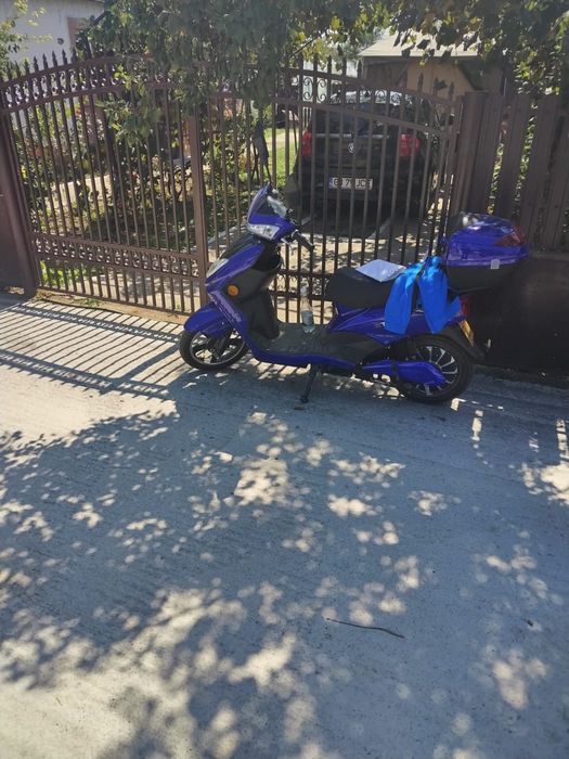 Scuter electric Z-TECH ca și nou